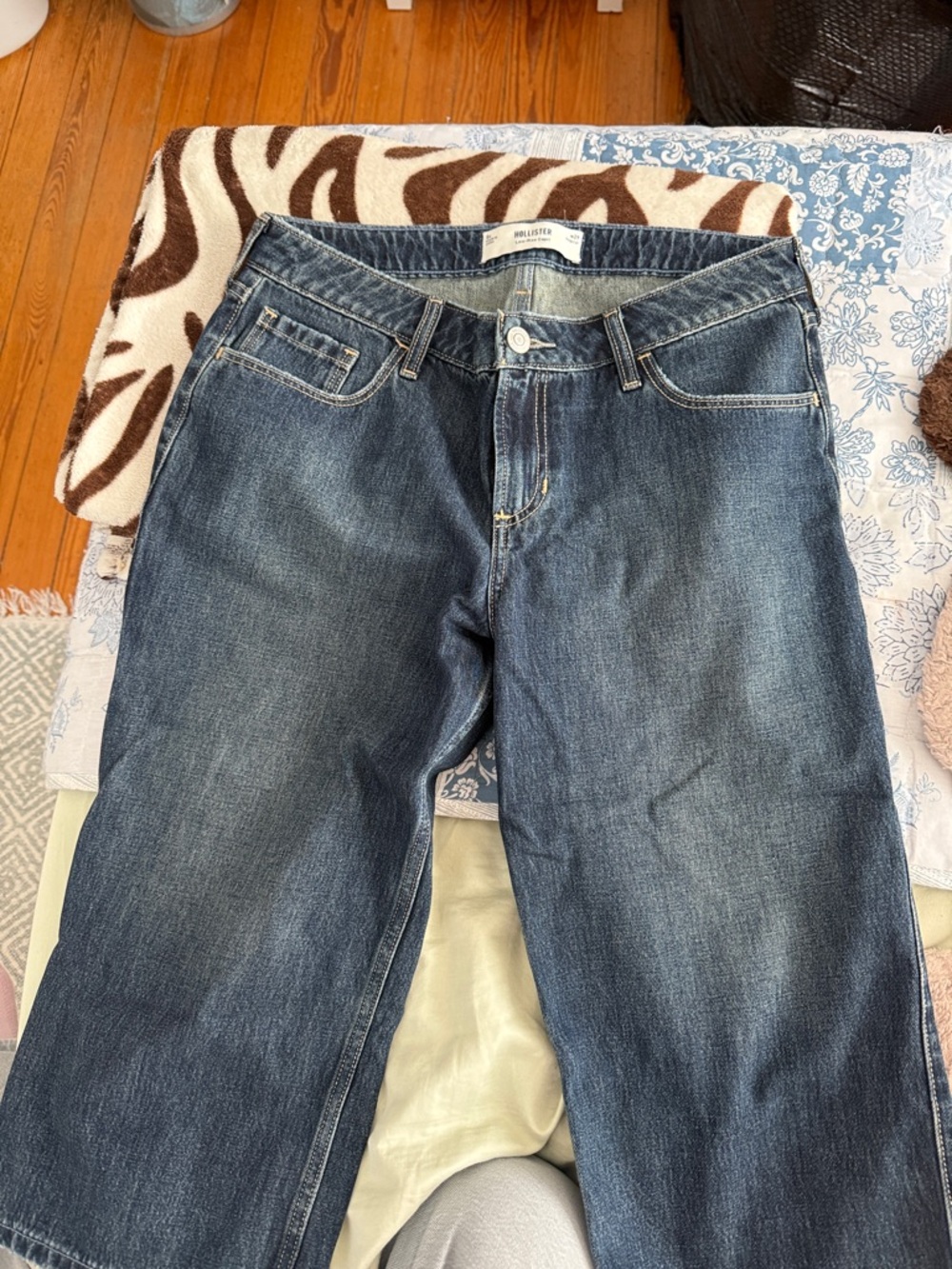 Hollister Men's Medium Blue Relaxed Straight Jeans